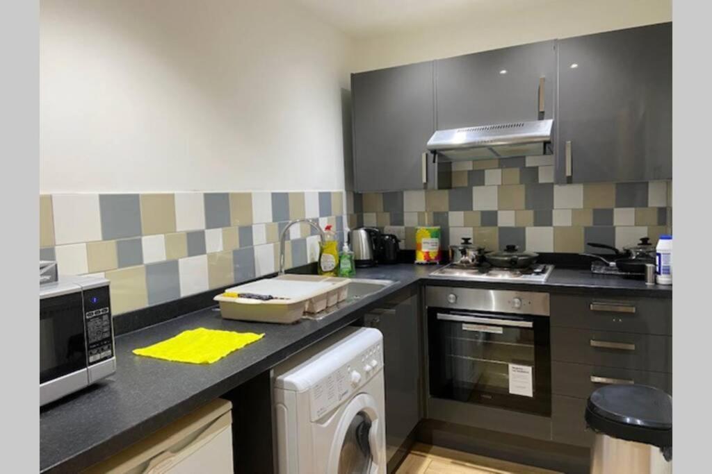 Cosy Apartment Near Train Station Portsmouth Exterior photo
